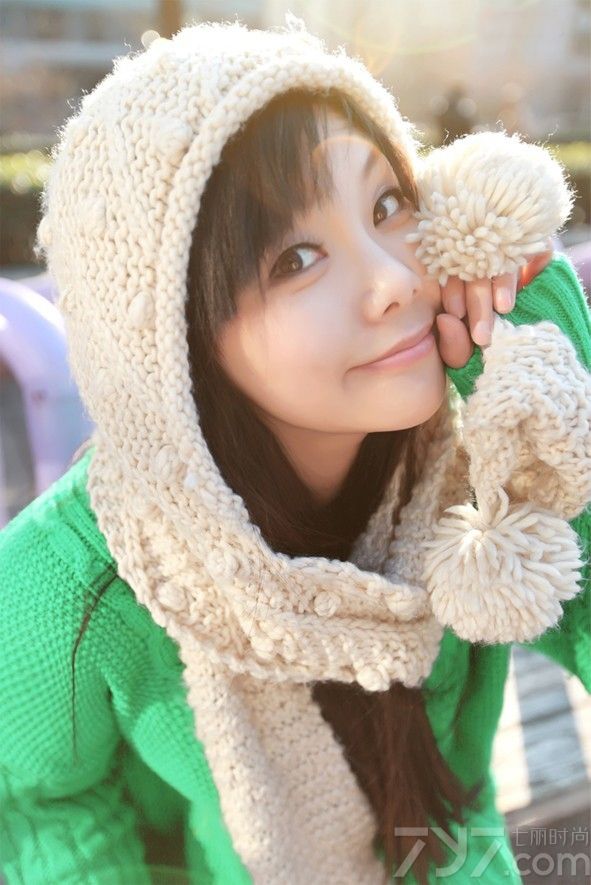 <p>清纯可爱美女和煦阳光下的写真</p>