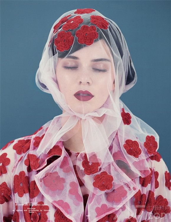 美国当红超模肯达尔·詹娜（Kendall Jenner）登上《Dazed》杂志2014年冬季刊，并为其拍摄了一组前卫十足的封面故事大片。大片中，肯达尔身穿各色时尚又潮流的女装，加上独特的造型，令人不禁赞叹！