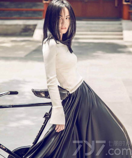 锋菲恋复合消息传开后，从上周六开始至今，一直是各大娱乐网站的热门头条。尽管当事人只是通过朋友来证实，网友们也纷纷给予祝福。同时，进入甜蜜恋情的王菲，近日某时尚杂志拍摄了一组时尚大片，大走知性风展女神魅力，让人不得不感概天后的魅力，永远都是那么棒！