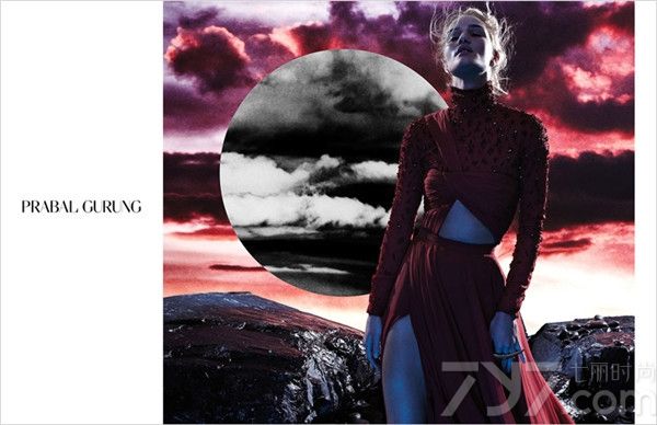 美国时尚品牌Prabal Gurung 2014/15秋冬广告大片近日曝光，由性感名模罗茜·汉丁顿·惠特莉（Rosie Huntington Whiteley）演绎，时尚摄影师Daniel Jackson执镜。罗茜身穿该品牌高贵礼服、奢华皮草等服饰，以岩石和冷月残云为背景，展现出极致的冷艳美！