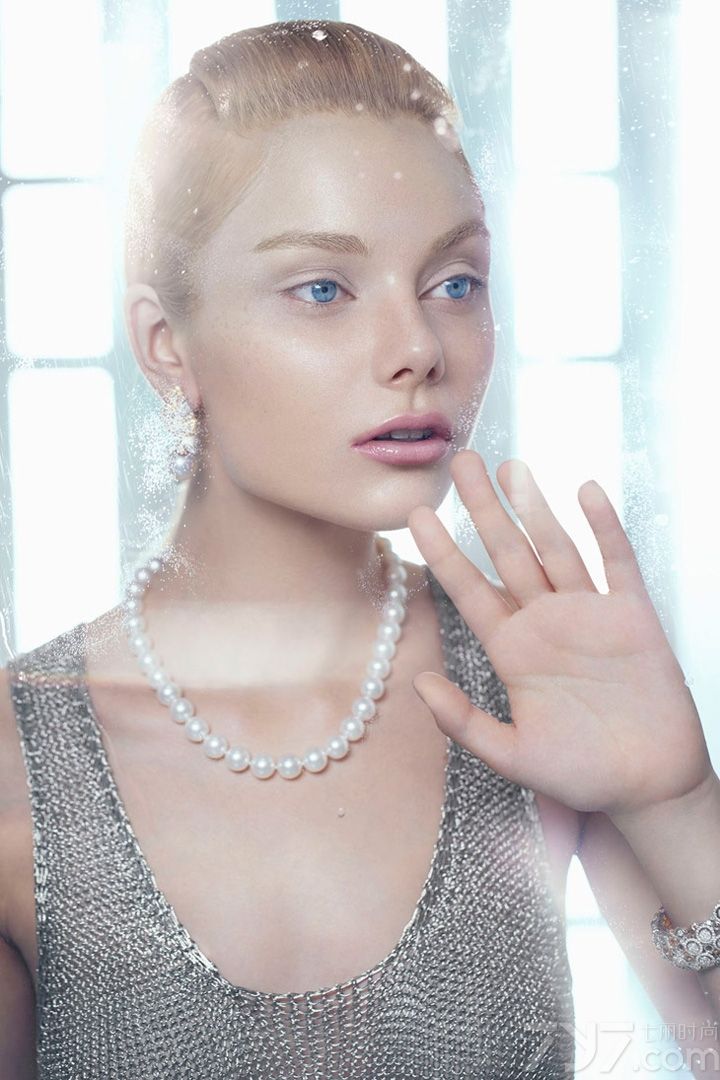 Tereza《Harper’s Bazaar》印尼版2013年7月号时尚大片发布。《Harper’s Bazaar》是全球著名的时装杂志，传播来自时装、美和女性的力量。她不仅提供最新的时尚资讯；精辟的流行趋势报道；最受关注的人物专访和女性话题；还时刻与读者分享着当代女性生活的乐趣和智慧，倡导个性生活方式的高贵女郎，美丽优雅，犹胜往昔。