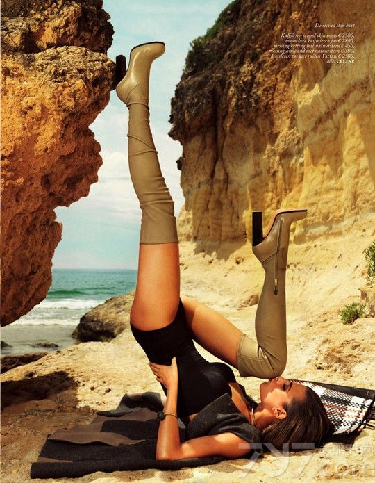 <p>时尚杂志《Vogue》2013荷兰版8月号&ldquo;Major Details&rdquo;。超模在阳光下的沙滩演绎性感身材，给你想要的大片感。</p>