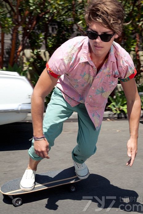 <p>当男生在阳光下运动的时候会给人阳光帅气的好感，挥洒的汗水会迷倒很多的女性。今天小编为大家带来了欧美帅气男模精彩演绎的Austin Victoria 2013春夏运动系列大片，快一起来看看吧！</p>