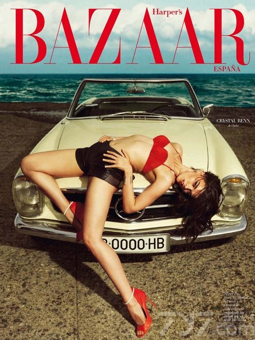 <p>美国超模克莉丝朵&middot;雷恩(Crystal Renn)日前登上《时尚芭莎》西班牙版8月刊封面，为其拍摄一组性感写真大片，身着比基尼演绎湿身诱惑。</p>