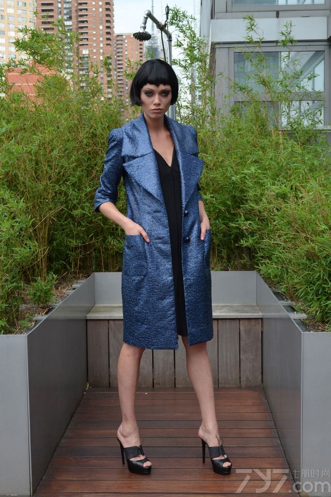 Douglas Hannant RESORT发布2014度假系列时尚女装LookBook，设计风格鲜明，不落俗套，尽显奢华性感。