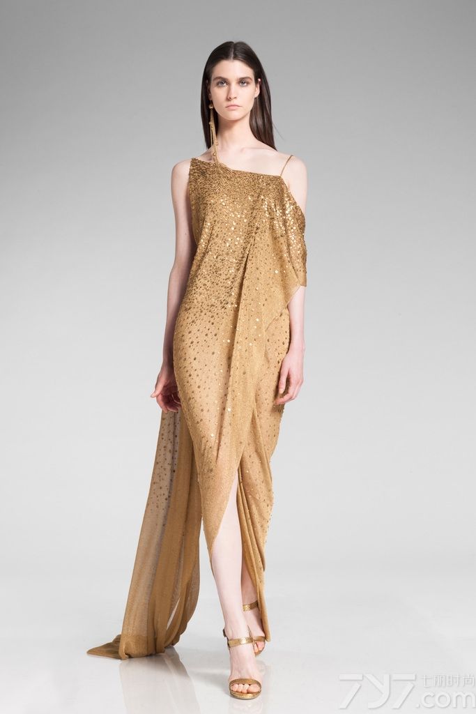 美国著名时装设计师Donna Karan（唐娜·凯伦）2014早春度假系列释出，本季品牌依旧延续呈现纽约优雅风格，经典的蕾丝、串珠元素随处可见。dkny以更前卫、更时尚、更休闲的手法描绘了纽约不同文化、不同生活方式的时代气息，以截然不同的语言体现dkny独特的魅力。