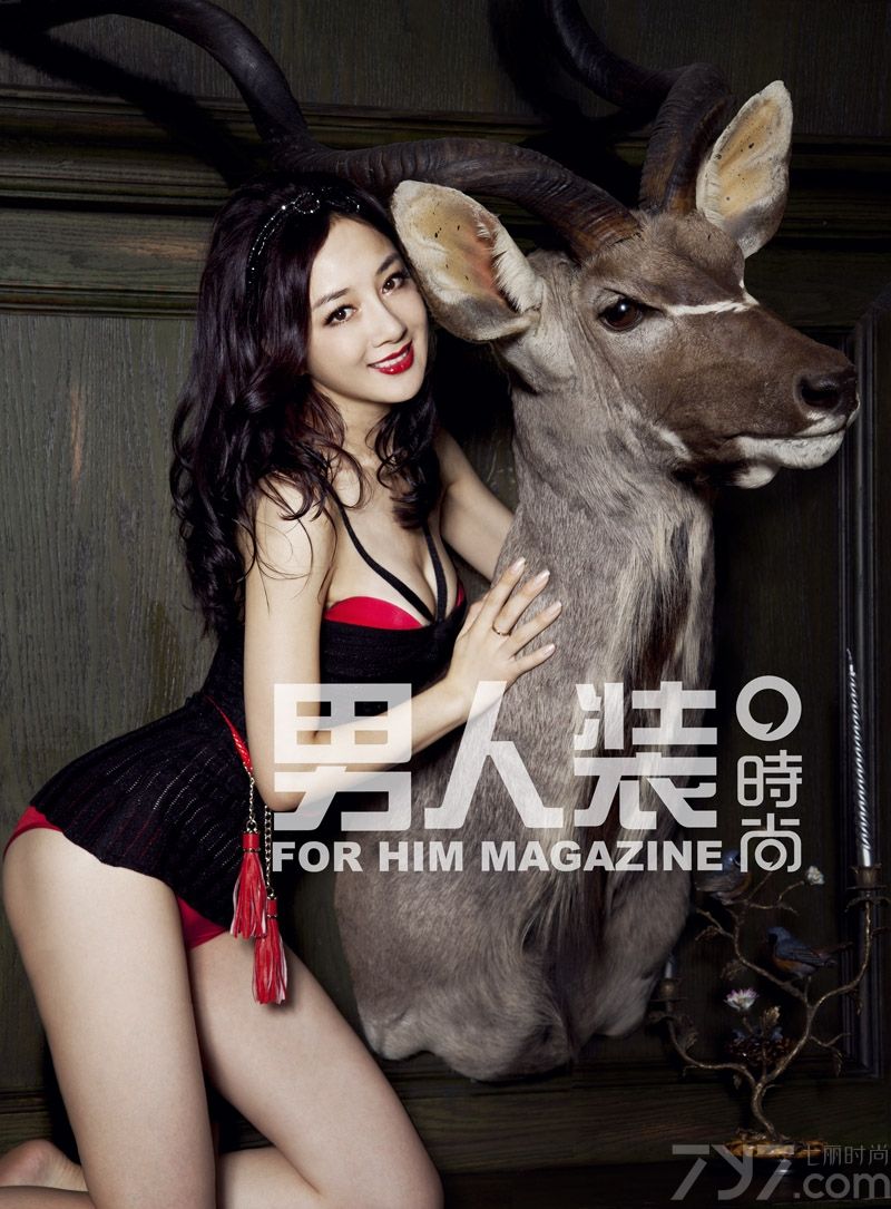 <p>清纯&ldquo;虞姬&rdquo;李依晓大胆登《男人装》让你移不开眼</p>