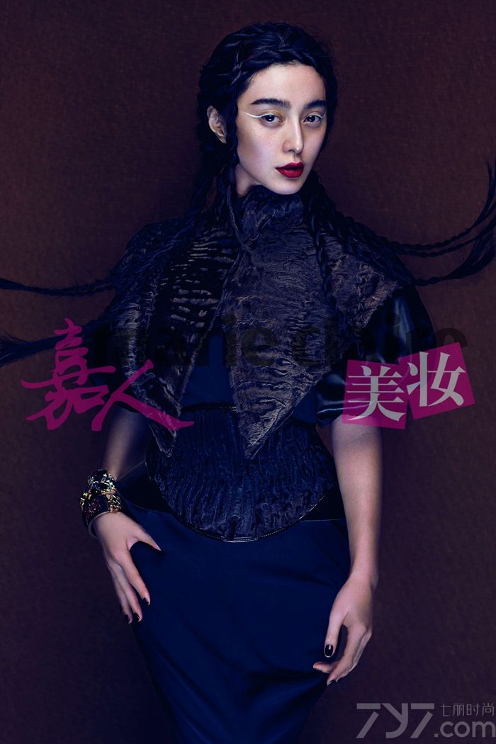 <p>人们不再说范冰冰是个花瓶，而她早已不在乎那些评价，&ldquo;重要的是你自己有没有真正努力、有没有对请你工作以及支持你的人负责。外界的名号，只要不侮辱到我的人格和尊严，我都不介意，因为对一样东西的介意体现着自卑&rdquo;她愿意被称为&ldquo;范小胖&rdquo;，在她眼里这个绰号表达了一种亲昵、一种平等的关系，比霸气十足的&ldquo;范爷&rdquo;更让她觉得接近自我。</p>