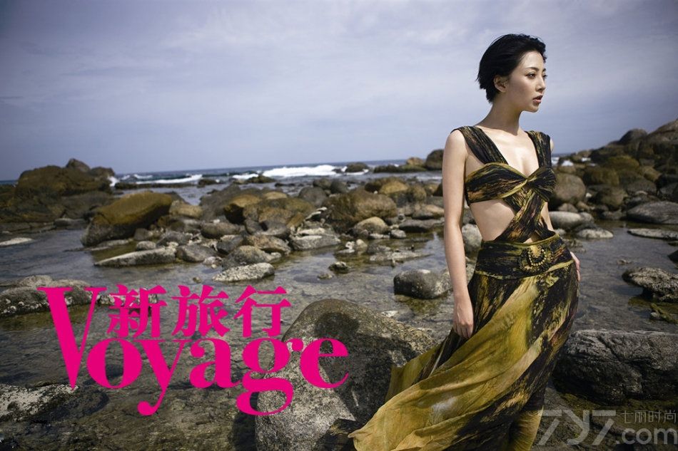 <p>殷桃眼波流转、身姿曼妙，仿佛在无声诉说着独属她的那份&ldquo;微性感&rdquo;！她坦言，女人更多的性感来自内心，这样她外在的表露才会有更多感染力。</p>