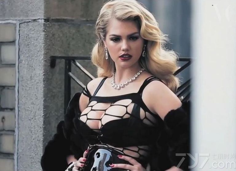 <p>凯特&middot;阿普顿出生于密歇根，在佛罗里达州长大。凯特&middot;阿普顿喜欢骑术，经常参与各种马术表演和比赛。嫩模凯特阿普顿性感凸点GQ封面照，令人喷血的妖娆尤物。</p>