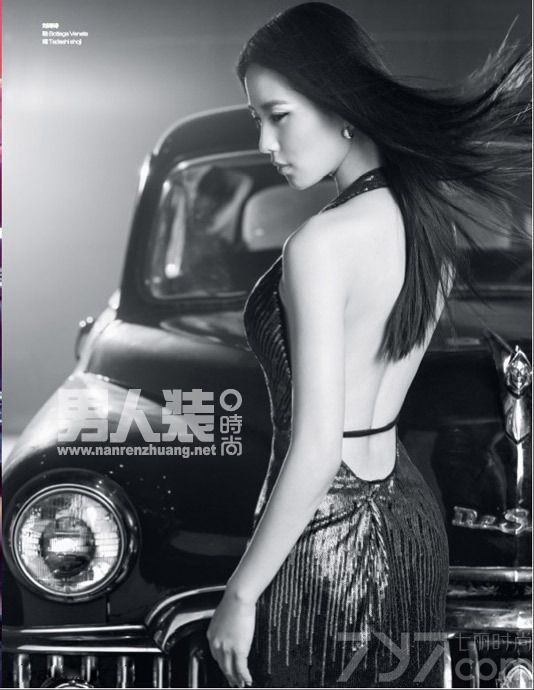 <p>刘诗诗首次突破尺度登《男人装》，真空裸背勾人眼球！刘诗诗在《仙剑奇侠传三》、《聊斋奇女子》、《步步惊心》(观剧)、《轩辕剑之天之恒》、《大漠谣》等多部电视剧中都饰演了一个温婉可人的形象，其古典气质深受许多观众喜爱。然而私底下的她性格豪爽，因此被称为&ldquo;诗爷&rdquo;。</p>