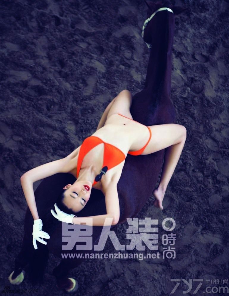 宋姗姗，现北京传星文化传播有限公司旗下艺人。这个嘴角微微上翘、笑容率真，拥有182CM高挑身材的杭州女孩，出道短短两年就成为时尚界炙手可热的国际名模。