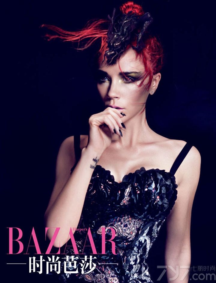 <p>从&ldquo;辣妹&rdquo;到&ldquo;贝嫂&rdquo;，嫁给世界上最有名最帅的男人，永远站在时尚版做头条，三子一女依然强势窈窕。无惧争议、捍卫婚姻，无论你是否喜爱她，你都无法忽视她。近日，维多利亚首次以设计师的身份，独家为中国版BAZAAR分享自己的时尚生活。</p>