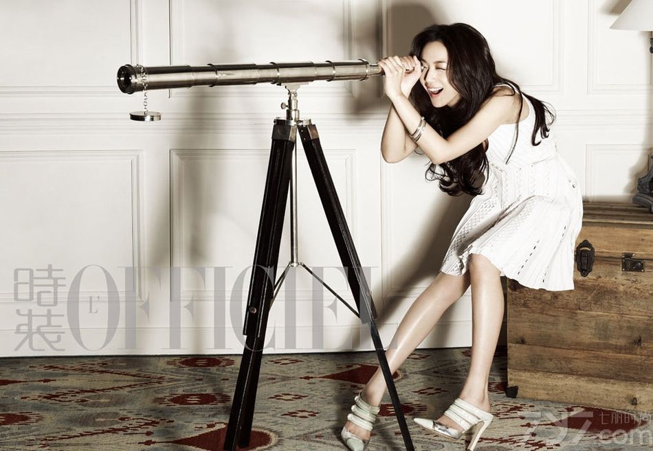 <p>近日，汤唯倾情献艺《时装L&rsquo;OFFICIEL》5月刊，白色<a style=