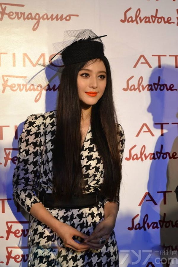 <p>国内一线影星范冰冰有着&ldquo;百变女王&rdquo;的称号。每次出席活动都能成为全场的焦点，引领着娱乐圈的时尚潮流。其大胆夸张具有新意的造型为范冰冰赢来不少注视的目光。这是一组范冰冰多样造型组图，每款造型都有不一样的主题和风格，由范爷的诠释显得更为立体生动。</p>