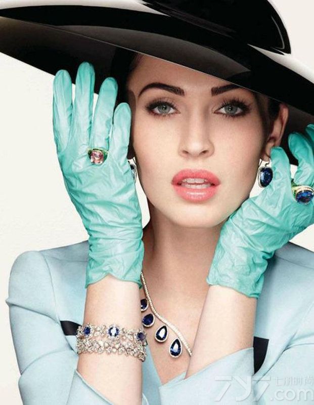 <p>好莱坞性感女星梅根&middot;福克斯近日为时尚杂志《Jalouse》拍摄4月封面大片，多套不同造型也凸显了起独特个性，眼妆被泪水冲花的画面极具时尚喜感。</p>