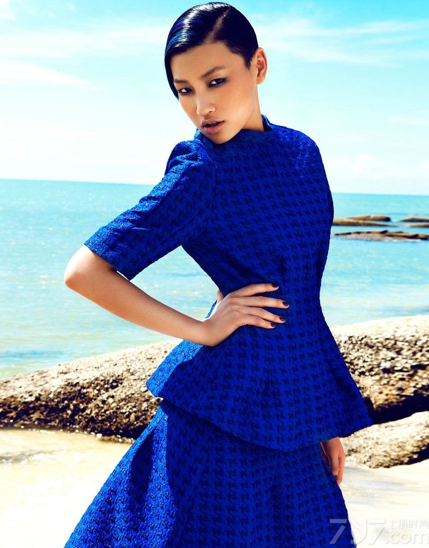 <p>龙腾精英超模黄晓萌曾受邀为时尚杂志《嘉人Marie Claire》拍摄多组大片，而在最新一期2012年3月刊中，黄晓萌再度拍摄&ldquo;<a style=