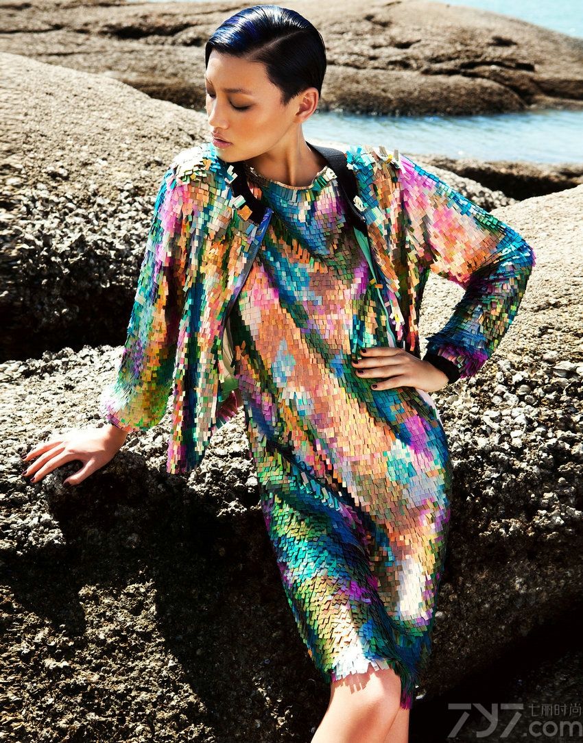 <p>龙腾精英超模黄晓萌曾受邀为时尚杂志《嘉人Marie Claire》拍摄多组大片，而在最新一期2012年3月刊中，黄晓萌再度拍摄&ldquo;<a style=