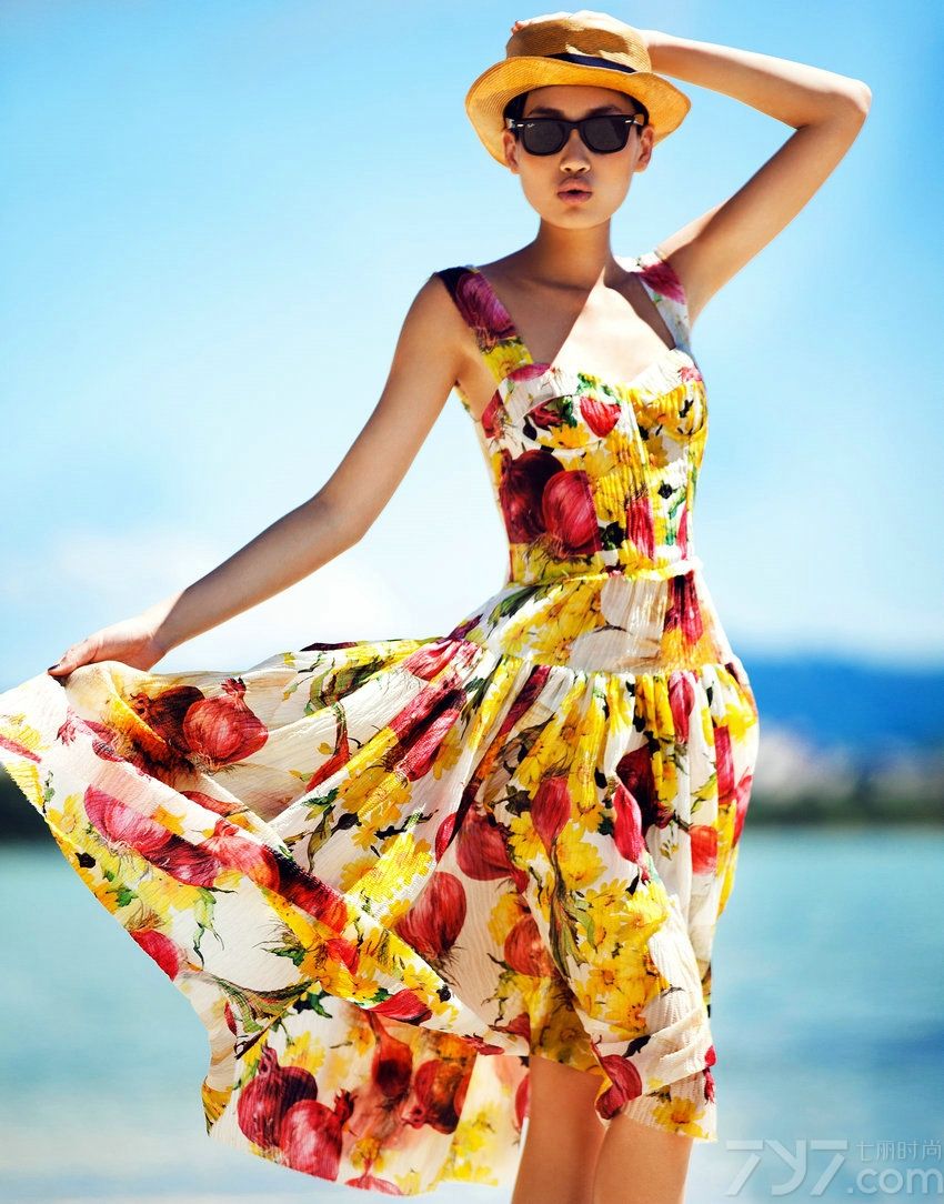 <p>龙腾精英超模黄晓萌曾受邀为时尚杂志《嘉人Marie Claire》拍摄多组大片，而在最新一期2012年3月刊中，黄晓萌再度拍摄&ldquo;<a style=