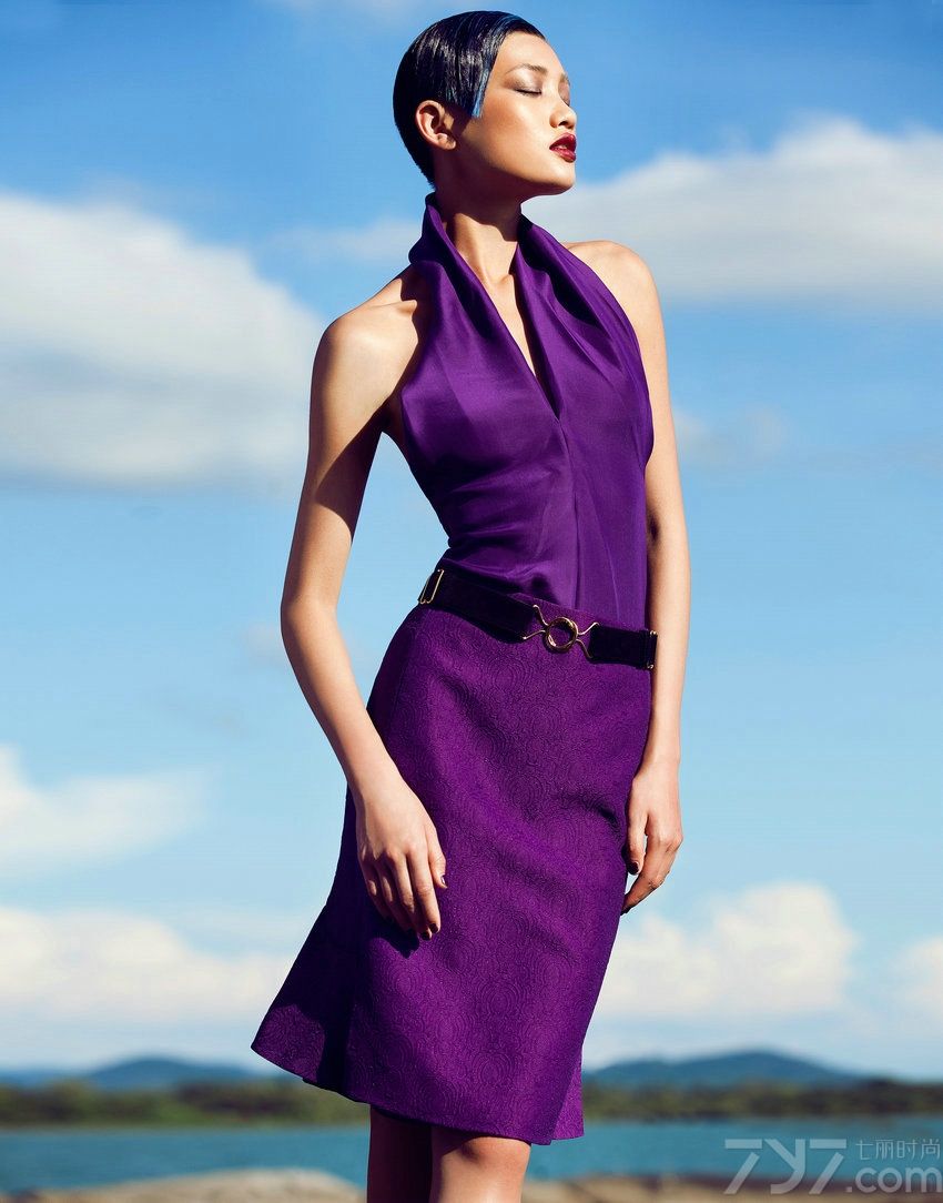 <p>龙腾精英超模黄晓萌曾受邀为时尚杂志《嘉人Marie Claire》拍摄多组大片，而在最新一期2012年3月刊中，黄晓萌再度拍摄&ldquo;<a style=