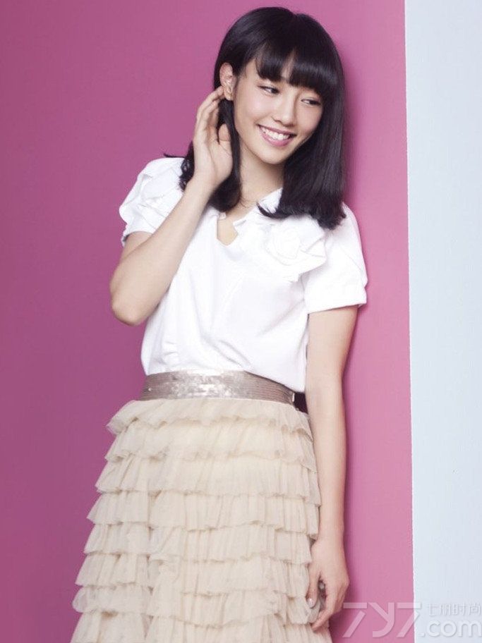 <p>一部《失恋33天》让剧中的&ldquo;黄小仙&rdquo;扮演者白百何火的一塌糊涂，在2011年接拍了多种时尚<a style=