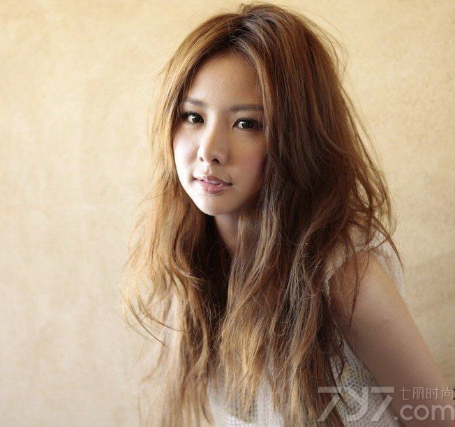 <p>日前，被誉为&ldquo;宅男女神&rdquo;的安心亚为《GQ》杂志拍摄了一组写真，演绎了别样的妩媚风情。抛胸秀腿让人大呼过瘾，不论是<a style=