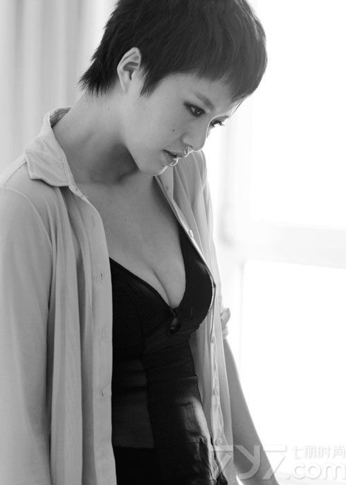 <p>近日，&ldquo;超女&rdquo;谭维维为某杂志拍摄的大片曝光，谭维维杂志封面<a style=