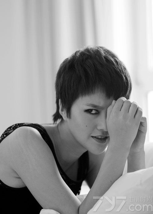 <p>近日，&ldquo;超女&rdquo;谭维维为某杂志拍摄的大片曝光，谭维维杂志封面<a style=