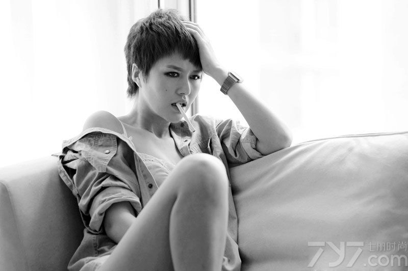 <p>近日，&ldquo;超女&rdquo;谭维维为某杂志拍摄的大片曝光，谭维维杂志封面<a style=