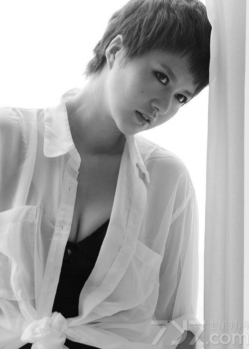 <p>近日，&ldquo;超女&rdquo;谭维维为某杂志拍摄的大片曝光，谭维维杂志封面<a style=