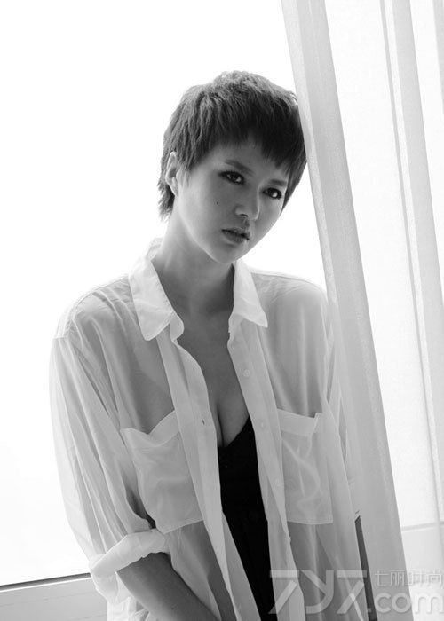 <p>近日，&ldquo;超女&rdquo;谭维维为某杂志拍摄的大片曝光，谭维维杂志封面<a style=