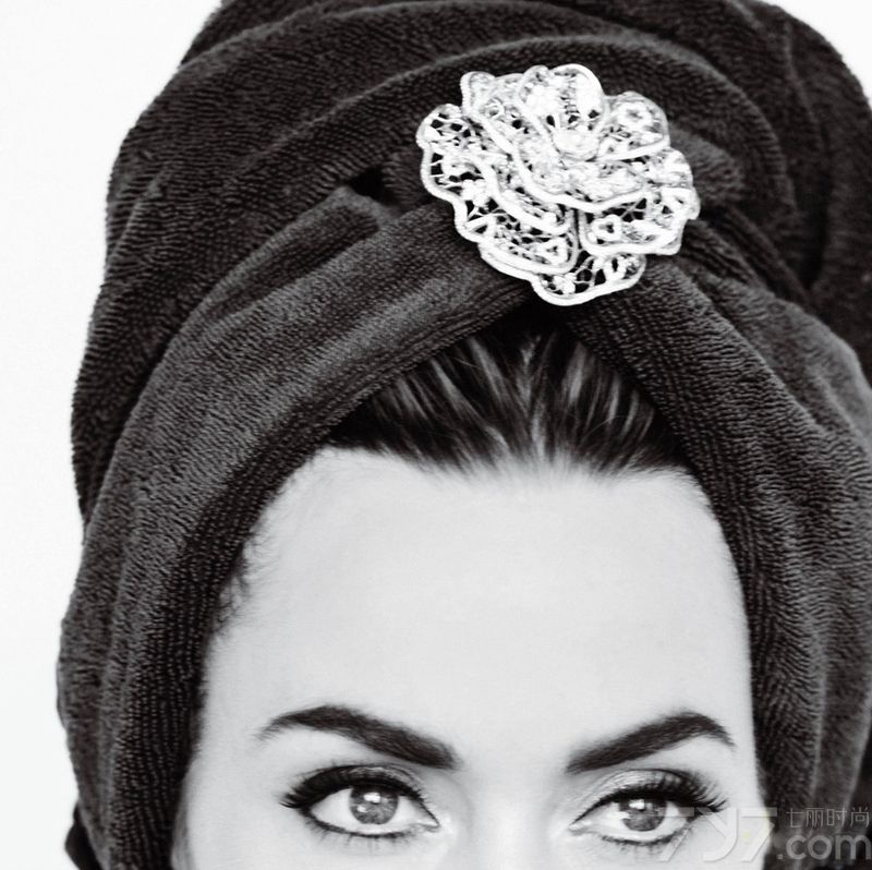 <p>&nbsp;日前，奥斯卡影后凯特&middot;温丝莱特（Kate Winslet）登上美版时尚杂志《V》9月刊封面。<a style=