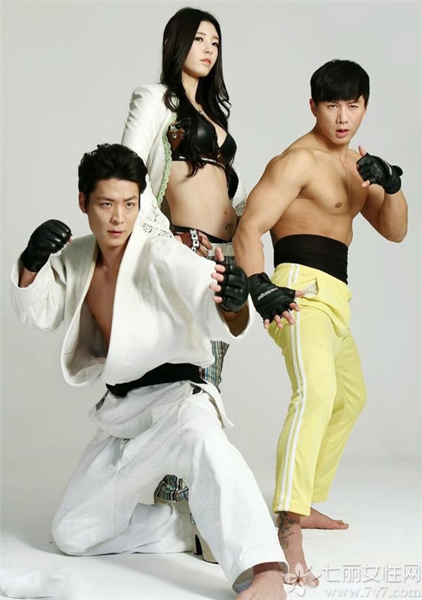 韩国嫩模柳胜玉近日拍摄了一组性感沙滩写真，身穿各式比基尼大秀好身材。爆乳、纤腰、翘臀、长腿，凹凸有致的S型身材一览无余，性感万分。一头乌黑的及腰长发更是平添了几分纯美。堪称天使面孔，魔鬼身材啊。