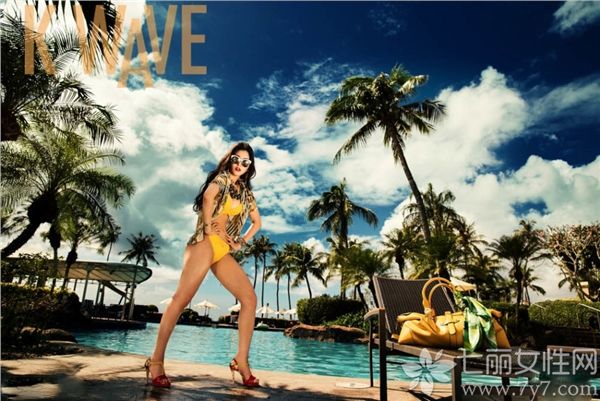 韩国嫩模柳胜玉近日拍摄了一组性感沙滩写真，身穿各式比基尼大秀好身材。爆乳、纤腰、翘臀、长腿，凹凸有致的S型身材一览无余，性感万分。一头乌黑的及腰长发更是平添了几分纯美。堪称天使面孔，魔鬼身材啊。