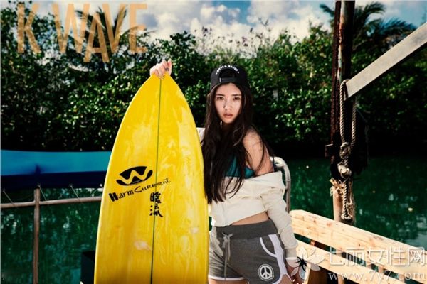 韩国嫩模柳胜玉近日拍摄了一组性感沙滩写真，身穿各式比基尼大秀好身材。爆乳、纤腰、翘臀、长腿，凹凸有致的S型身材一览无余，性感万分。一头乌黑的及腰长发更是平添了几分纯美。堪称天使面孔，魔鬼身材啊。