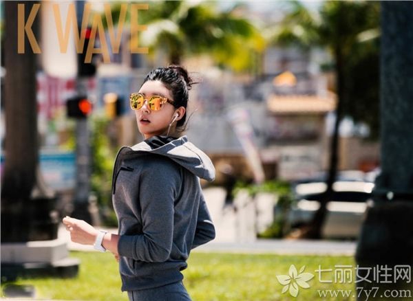 韩国嫩模柳胜玉近日拍摄了一组性感沙滩写真，身穿各式比基尼大秀好身材。爆乳、纤腰、翘臀、长腿，凹凸有致的S型身材一览无余，性感万分。一头乌黑的及腰长发更是平添了几分纯美。堪称天使面孔，魔鬼身材啊。