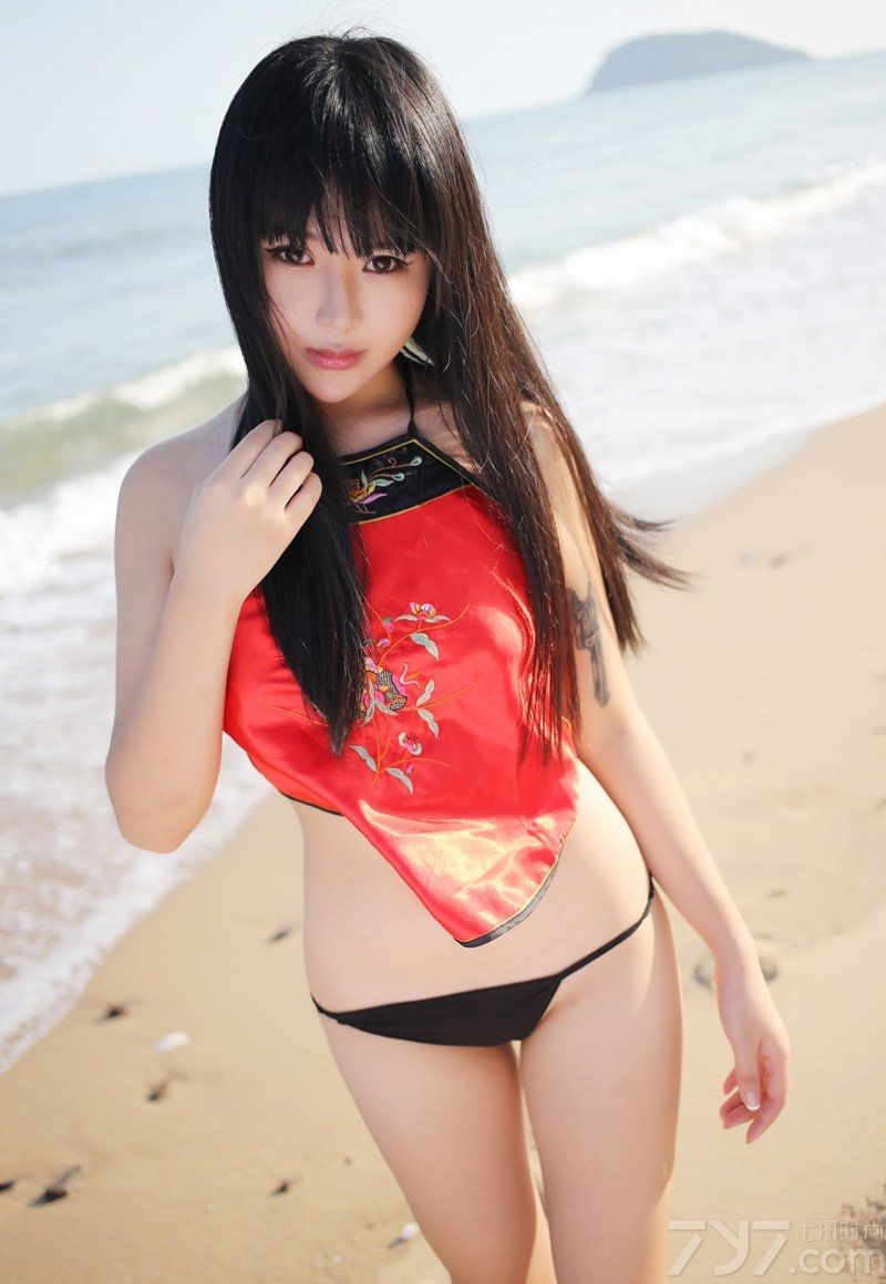 做一个有胸器的女人是每个MM的梦想，下面就为大家收集了一组大胸美女性感私房写真照，无论是身穿内衣还是护士装，都一样迷人，白皙酥胸美腿尽显无限诱惑，让宅男们心跳加速，不能自已。