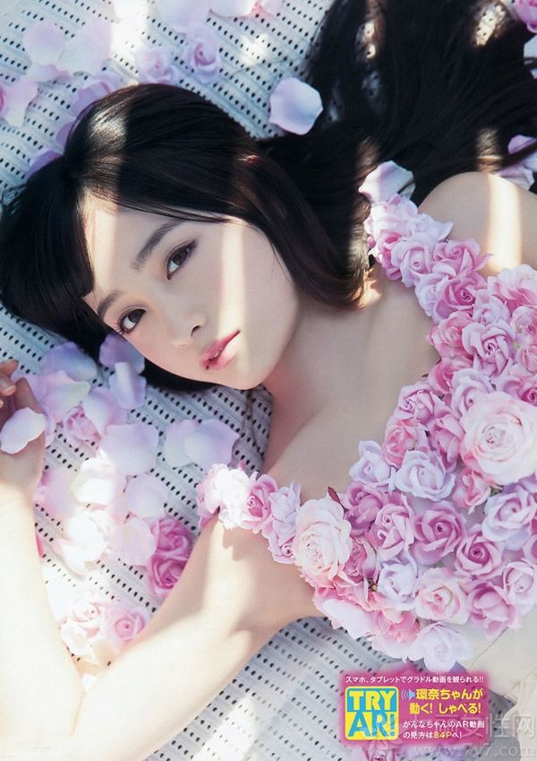 桥本环奈、大贯彩香、大场美奈被称为日本三大性感萌妹，在这样浪漫的春日，三大辣妹为众人带来一组最新的春日纯色性感写真大片，在镜头下她们摆动着性感的身躯，天使的容颜绽放着迷人的笑容，加上肌肤胜雪如花似玉，看了以后简直无法抵挡这样诱人的性感！