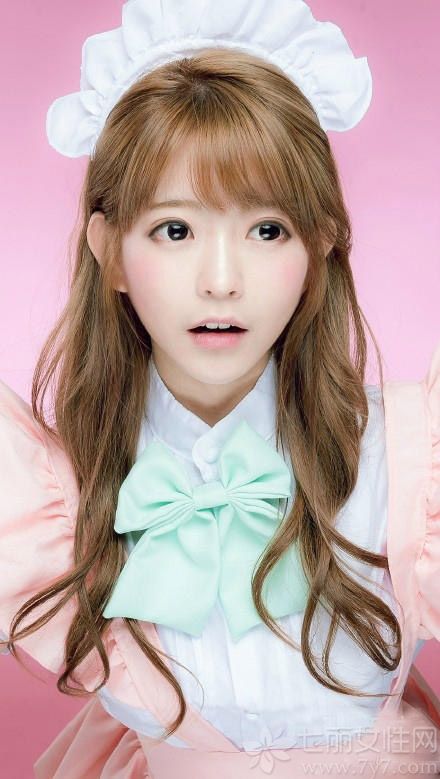 韩国美少女yurisa爆红网络，近日开通微博更是一阵热议，网友们都纷纷评论“真的得太美了”“不像真人””“好二次元的妹子”，微博更是开通不到1天，粉丝量破5万，现已达到12余万。据悉，yurisa早在推特和ins上就很火了，她也是一名嫩模哦。