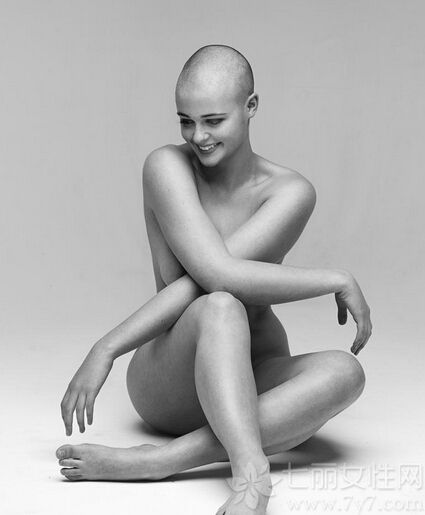 澳大利亚模特Stefania Ferrario在网络上狂晒自己的美照，尽情展现了自己的大码曲线。Stefania Ferrario尺码为8，在模特界，只要超过4码，就被当作是大码模特，会遭到鄙视和争议，这位澳大利亚美女用行动呼吁女性正确面对自己的身体，爱自己。