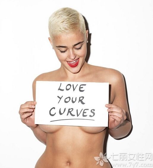 澳大利亚模特Stefania Ferrario在网络上狂晒自己的美照，尽情展现了自己的大码曲线。Stefania Ferrario尺码为8，在模特界，只要超过4码，就被当作是大码模特，会遭到鄙视和争议，这位澳大利亚美女用行动呼吁女性正确面对自己的身体，爱自己。