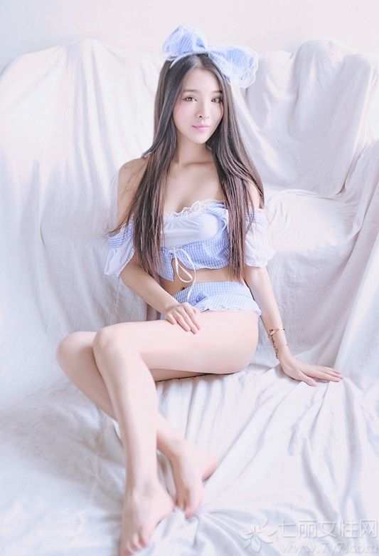 陈大榕，本名陈榕。微拍红人，在微拍视频软件因其大量有趣视频走红。被粉丝称为最“女神经”的女神。因为她常素颜拍摄视频，被网友称为素颜女神。
她的视频多次被迅雷，pps，优酷，腾讯登上首页。她的视频播放量过千万，风格各异，卖的了萌，当的了汉子，可萝莉可女神，因为人美好性格被很多网友喜欢。