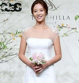 黄静茵婚礼现场曝光 身着白纱明艳动人