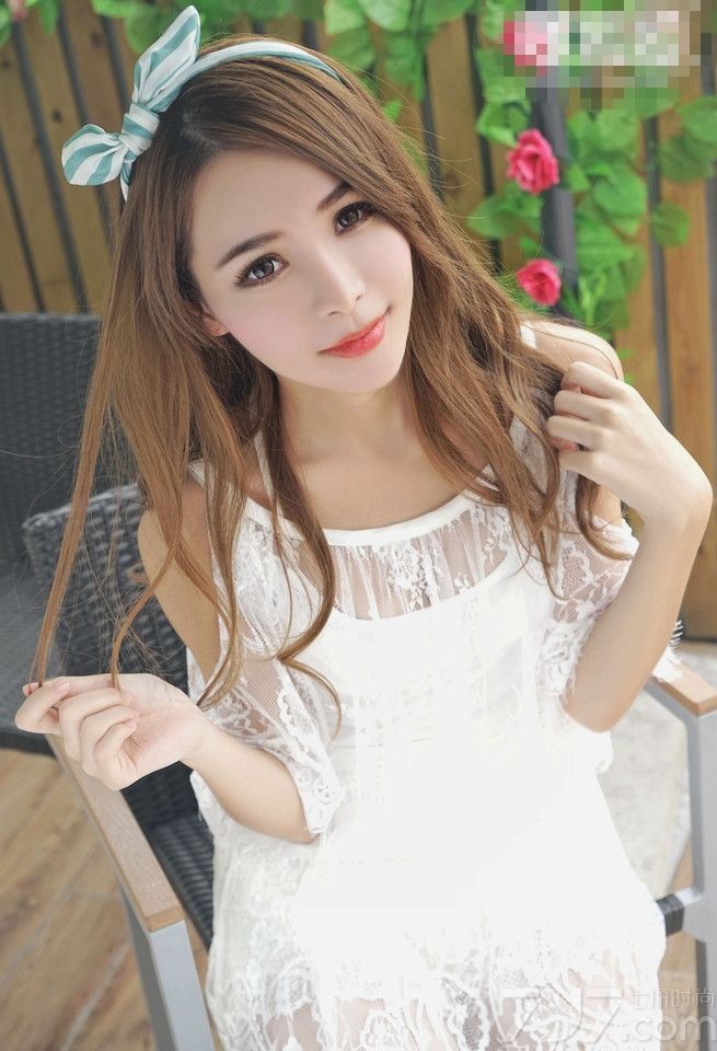 童颜美少女的性感写真图片，更多了一些美少女的甜美气息，完美精致的脸蛋，加上性感傲人的身材，处处都散发出一种诱人气息，丰满美胸更是致命的焦点，分享一组童颜美少女性感写真图片，傲人巨乳尽显致命诱惑。