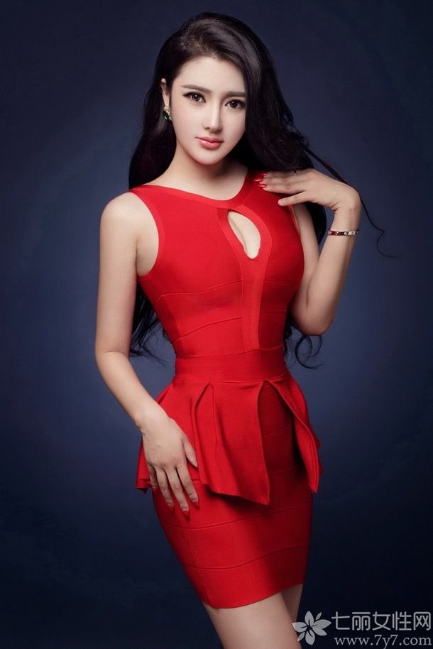 周宜诺，中国知名模特，凭借清纯可爱的面孔、性感惹火的身材跨进演艺圈，获得不俗的战绩，不但获得 “时尚达人”、“广告新宠”的尊称，还曾于2010年6月荣获全球旅游小姐大赛中国总决赛“澳门小姐 ”的头衔，下面就一起来目睹她的风采吧！