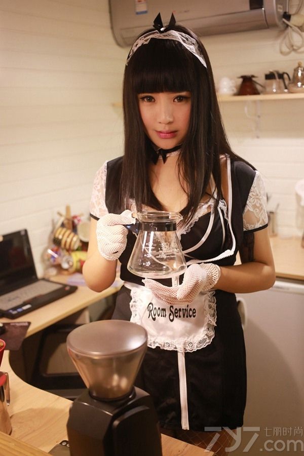 说起女仆这一ACG流行元素,相信各位玩家一定不会陌生,女仆职业起源于欧美等国,却在日本发扬光大,妙龄女子的女仆装扮被当作萌的对象。下面就为大家分享一组超甜美可爱的八宝女仆装私房写真，俏皮可爱惹人爱。