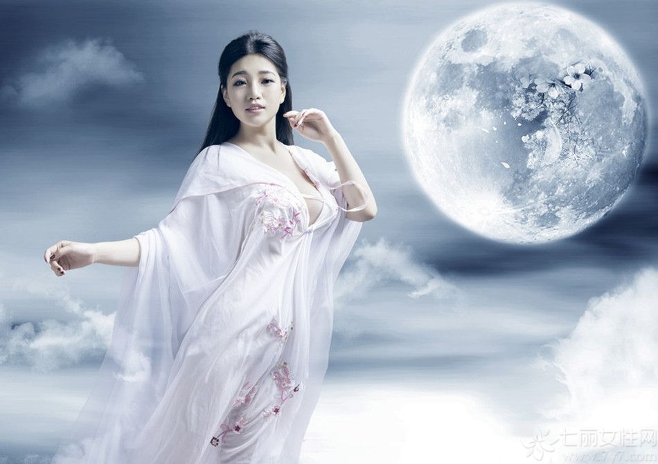 中秋将至，人气女星孟十朵拍摄大型静态电影《醉美嫦娥》，剧中孟十朵化身性感版嫦娥，薄纱飘逸长腿毕露，身姿曼妙，再现嫦娥沉鱼落雁的迷人风采，网友也惊呼孟十朵为“史上最性感嫦娥”。
此次，孟十朵以古装造型出镜，旨在弘扬中华传统文化。片中，孟十朵展示了“高处不胜寒”的唯美景象，冷色调的玉宇琼楼楼作为背景，使得整个画面看起来寒气十足，而孟十朵薄纱轻装上阵，更加令人心生怜惜。值得一提的是，片中孟十朵在书桌上神情专注挥毫泼墨，将嫦娥塑造成才貌双全的仙境佳人。
在拍摄现场接受采访时，孟十朵表示，近年来国人实在疲惫，本族和外来的节日都要欢度，好多人甚至更加喜过“洋节”而忽略了自己民族的传统节日，反映了人们对传统文化重视度在逐渐降低。此次加盟拍摄《醉美嫦娥》，希望能呼吁大家对中华民族传统文化的重视，毕竟民族的才是世界的。