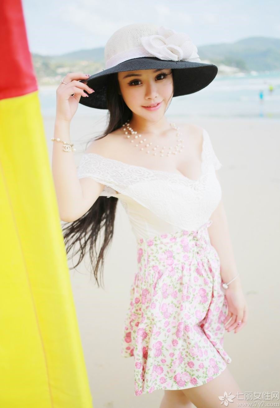 近日嫩模barbie可儿因其F罩杯的傲人身材备受宅男网民关注，摇摇欲坠的美波塑身衣少女Barbi大尺度私房照也被宅男粉丝们争相传阅。下面就为大家分享她的最新性感福利照，丰乳肥臀惹人爱。