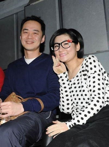 Selina任家萱被骂该被火烧 律师老公张承中护妻发声