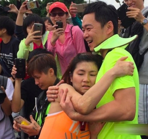 Selina任家萱被骂该被火烧 律师老公张承中护妻发声